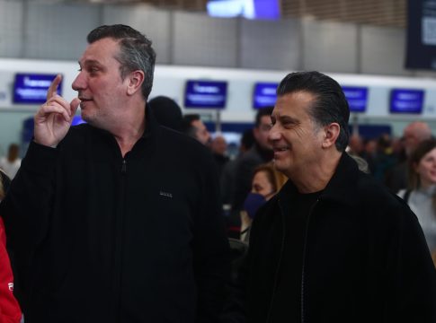 Η… απρόσμενη συνάντηση Ολυμπιακού – Παναθηναϊκού στο αεροδρόμιο