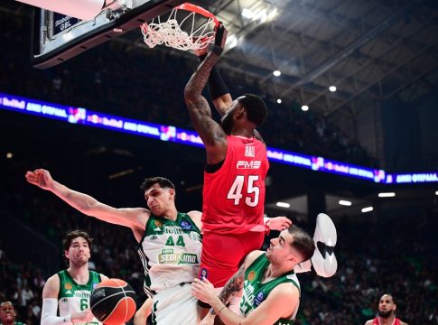 Εντυπωσιακός Χολ δίνει λύσεις επιθετικά στον Ολυμπιακό (vid)