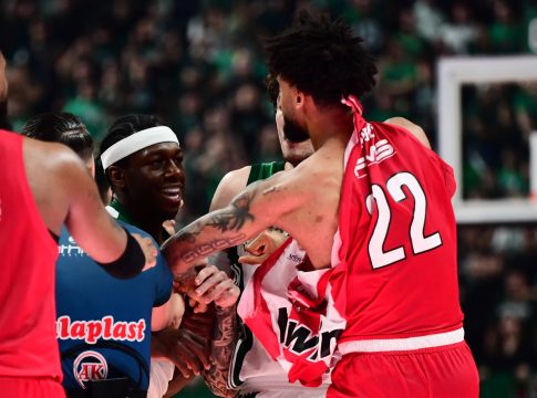 Ροντέο στο ΟΑΚΑ – Αποβλήθηκαν Ναν και Ντόρσεϊ, τεχνική ποινή στον Λεσόρ που έπρεπε να τους ακολουθήσει (vid)