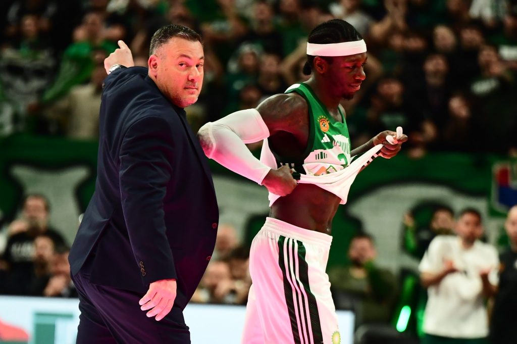 Όσα έκανε ο Ναν πριν αποβληθεί (vid)