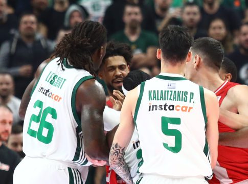 Η αντιαθλητική συμπεριφορά του Λεσόρ που δεν τιμωρήθηκε – Η σκισμένη φανέλα του Ντόρσεϊ και το δεύτερο «ντου» σε 45 μέρες (vids)