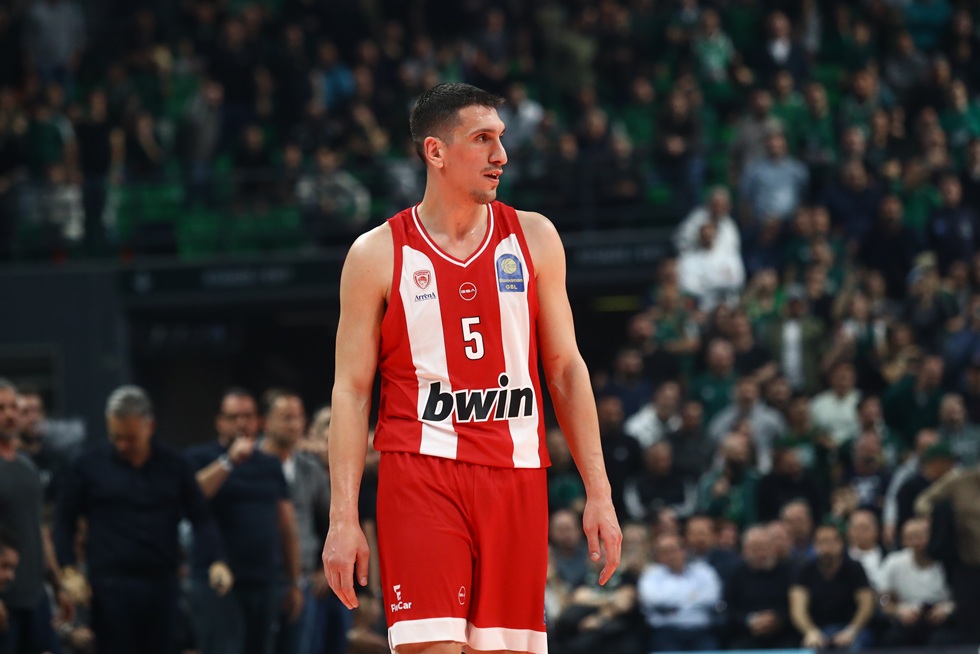 Συνεχόμενα καλάθια για τον Ολυμπιακό από τον Λαρεντζάκη (vid)