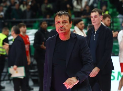 Μυθικό «κράξιμο» σε Αταμάν: «Κλαίει πολύ, να γίνει καλύτερος προπονητής»