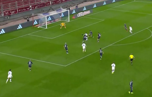 Βρέθηκε… φάτσα με το τέρμα ο Δουβίκας, αλλά πλάσαρε αδύναμα (vid)