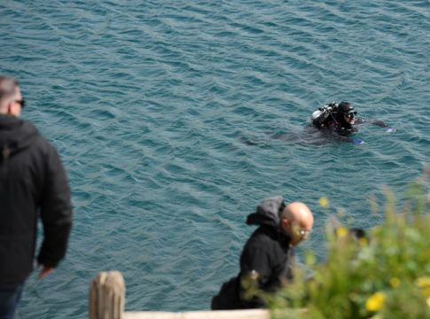 Τραγικός επίλογος στα Λιμανάκια Βουλιαγμένης – Ανασύρθηκε η σορός του 34χρονου δύτη