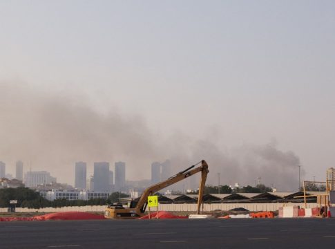 Ντουμπάι: Οι συγκλονιστικές δορυφορικές εικόνες πριν και μετά την επίθεση της 1ης Μαρτίου