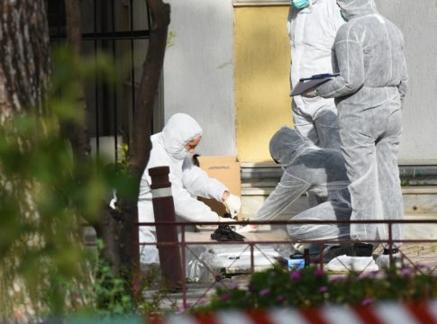 Χαλάνδρι: Ελεγχόμενη έκρηξη έξω από το ρωσικό προξενείο