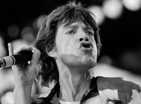 Πώς η εφημερίδα The Times έβγαλε τον Μικ Τζάγκερ από τη φυλακή – «Ποιος συνθλίβει μια πεταλούδα με έναν τροχό;»