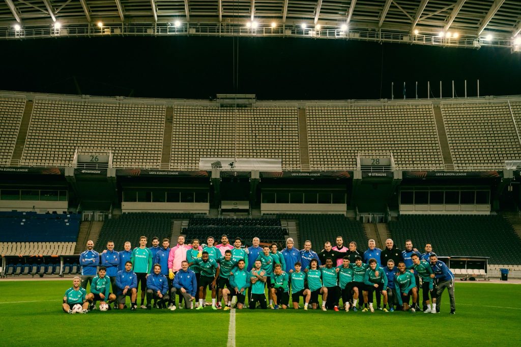 Βόλτα για την αποστολή της Μπέτις στην Αθήνα πριν το ματς με τον Παναθηναϊκό (vid)