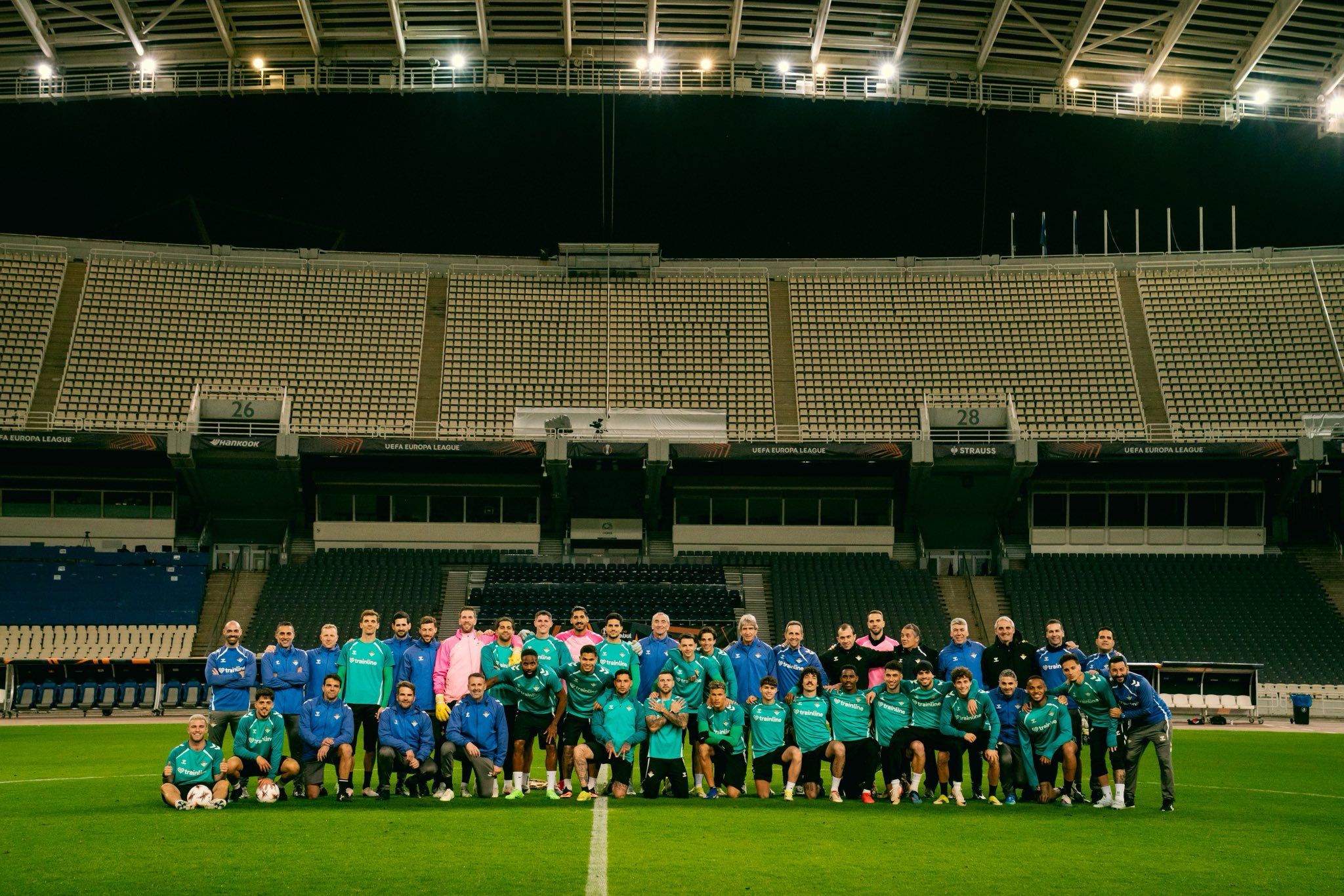 Βόλτα για την αποστολή της Μπέτις στην Αθήνα πριν το ματς με τον Παναθηναϊκό (vid)