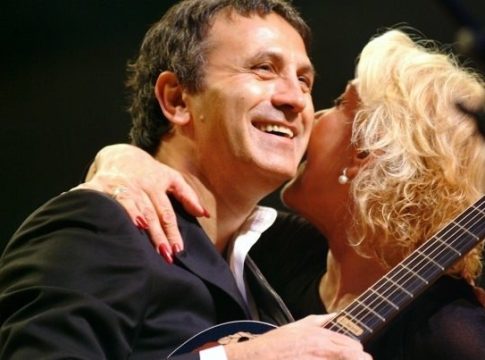 «Σ’ ευχαριστώ για όλα, μάνα» – Το αντίο του Γιώργου Νταλάρα στη Μαρινέλλα