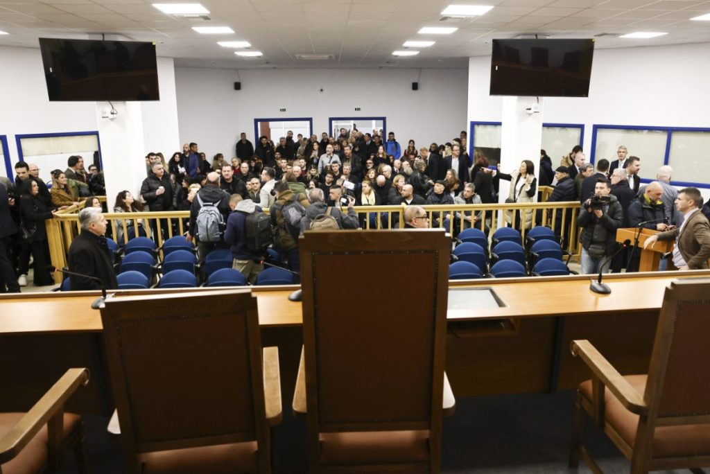 Τέμπη: «Συνειδητό σχεδιασμό αποκλεισμού», καταγγέλλουν οι συγγενείς των θυμάτων – «Η κυβέρνηση συνεχίζει τον εμπαιγμό»