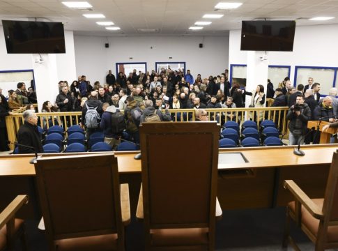 Τέμπη: «Συνειδητό σχεδιασμό αποκλεισμού», καταγγέλλουν οι συγγενείς των θυμάτων – «Η κυβέρνηση συνεχίζει τον εμπαιγμό»