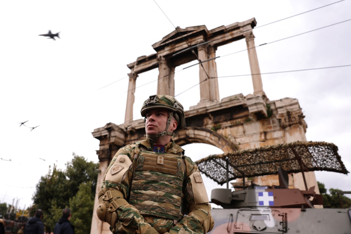 H μεγάλη στρατιωτική παρέλαση για την εθνική επέτειο της 25ης Μαρτίου (vid)