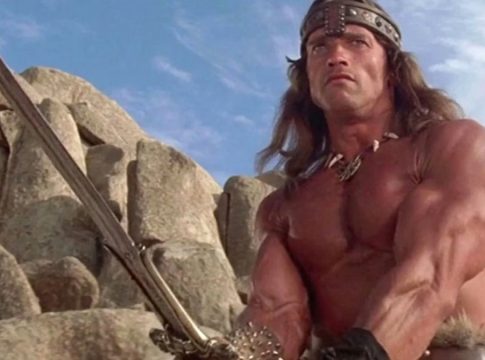 Από τον Κόναν τον Βάρβαρο στον Κυνηγό: Ο Άρνολντ Σβαρτσενέγκερ επιστρέφει στις ρίζες του και στη δεκαετία του ’80