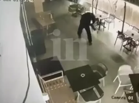 Χειροπέδες σε ζευγάρι ληστών που «χτυπούσε» καταστήματα