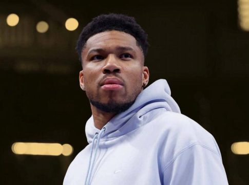 Μήνυμα προς πάσα κατεύθυνση από τον Αντετοκούνμπο: «Το να προσεύχεστε για την πτώση μου δεν σας κάνει θρήσκους»