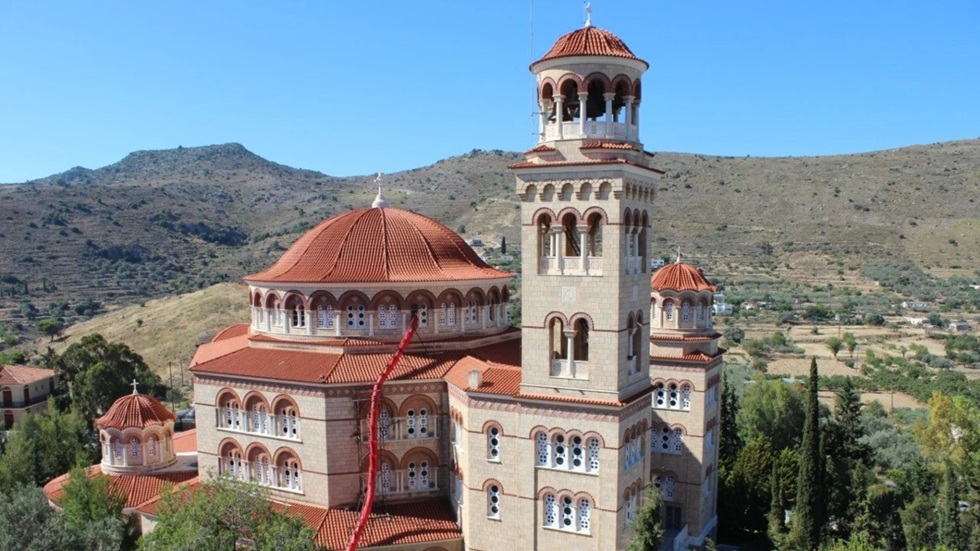 Ποια παρουσιάστρια που είναι και έγκυος αισθάνεται την ανάγκη να προσκυνήσει στον Άγιο Νεκτάριο στην Αίγινα και γιατί;