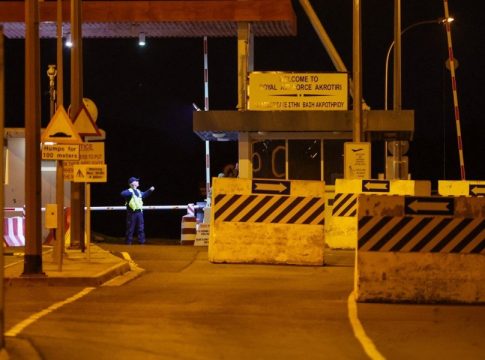 Κύπρος: Ήχησαν σειρήνες στο Ακρωτήρι – Μήνυμα στους κατοίκους για απειλή σε εξέλιξη