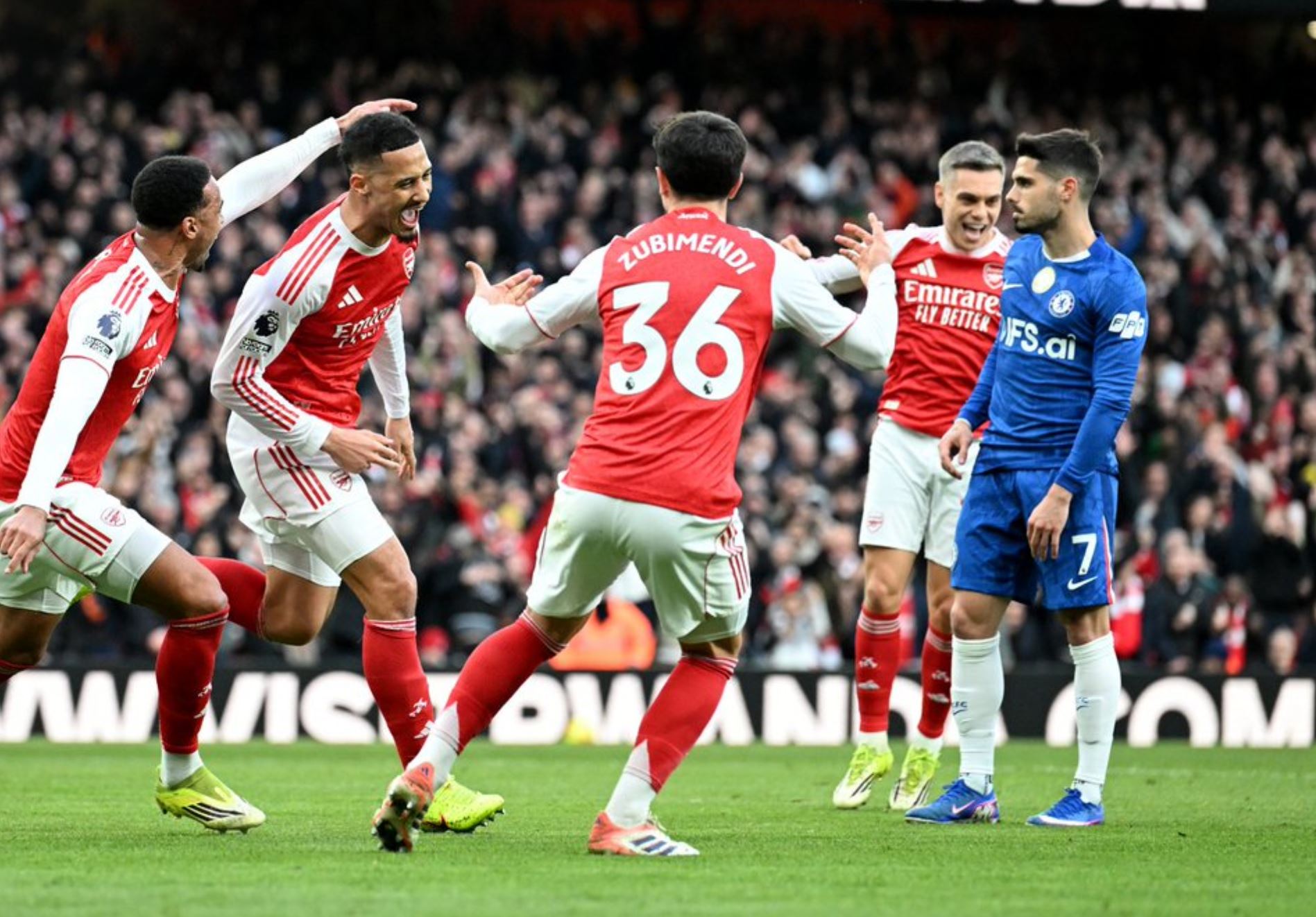 Άρσεναλ – Τσέλσι 2-1: Πήρε και αυτό το ντέρμπι και βαδίζει ολοταχώς για τον τίτλο