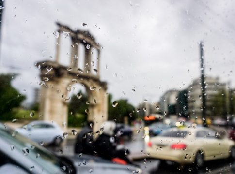 Αγριεύει ο καιρός με καταιγίδες: Βροχές και στην Αττική – Πού θα έχουμε έντονα φαινόμενα