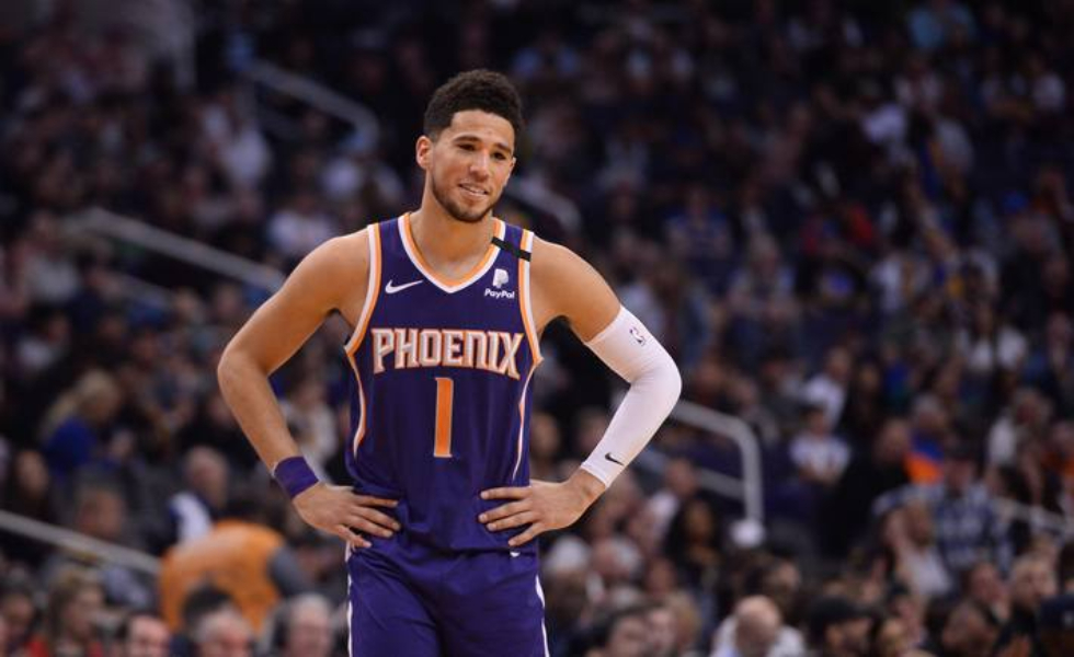 «Βόμβα» από τον Ντέβιν Μπούκερ: «Ναι, ίσως παίξω και στην Ελλάδα…»