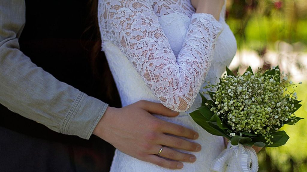 Παντρεύεται για τρίτη φορά πασίγνωστη Ελληνίδα τραγουδίστρια (pic)