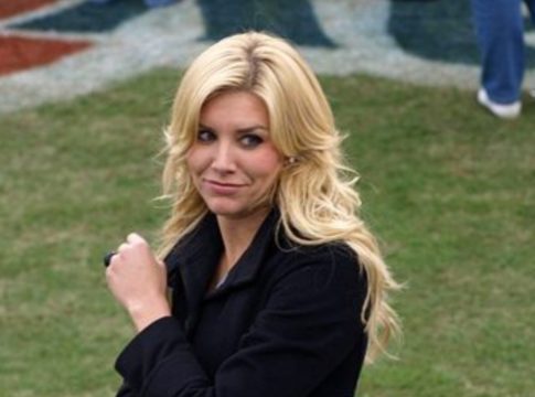 Σκάνδαλο με πασίγνωστη αθλητική δημοσιογράφο μετά το διαζύγιό της (pics)