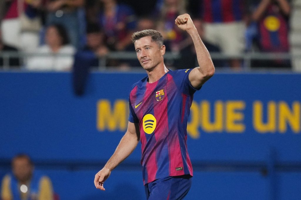 Ο Λεβαντόφσκι παίζει μπάλα και… εκτός γηπέδου