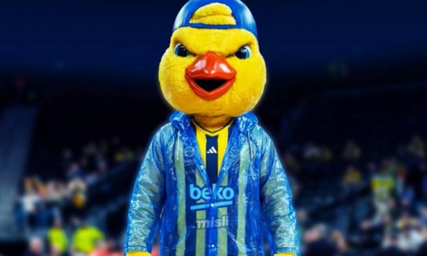 Η μασκότ της Φενέρ με αδιάβροχο τρολάρει τον Ολυμπιακό για το ΣΕΦ (pic)
