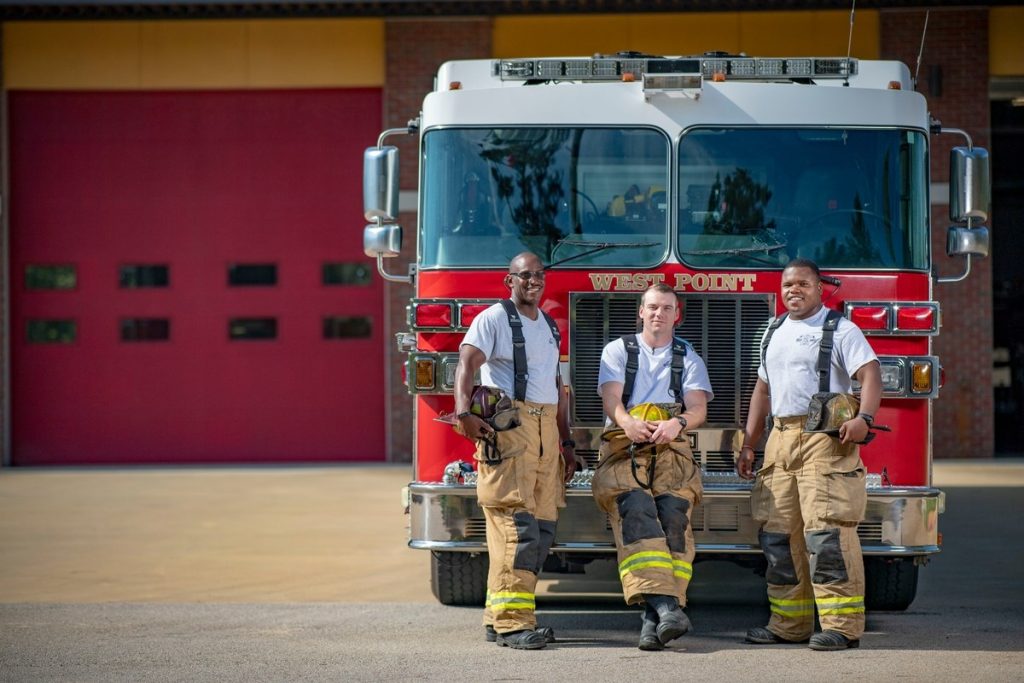 Βιοτέχνης ή πυροσβέστης; Η ΑΙ αναγκάζει τους νέους να αλλάξουν επαγγελματικό προσανατολισμό