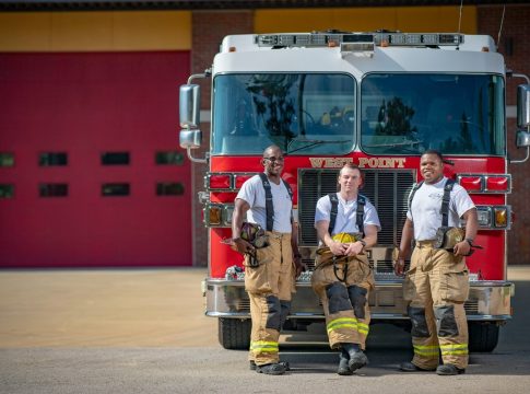 Βιοτέχνης ή πυροσβέστης; Η ΑΙ αναγκάζει τους νέους να αλλάξουν επαγγελματικό προσανατολισμό