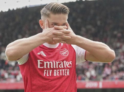 Άρσεναλ – Έβερτον 2-0: «Κανονιές» τίτλου στις καθυστερήσεις και +10