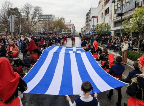 Τι καιρό θα κάνει την 25η Μαρτίου – Με βροχή και κρύο θα κάνουμε παρέλαση