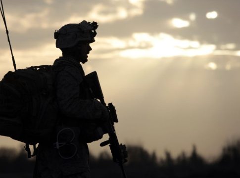 Πόσα τρισ. θα κοστίσει στις ΗΠΑ η επίθεση στο Ιράν; – «Θα πληρώνουν ακόμα και τα δισέγγονά μας»