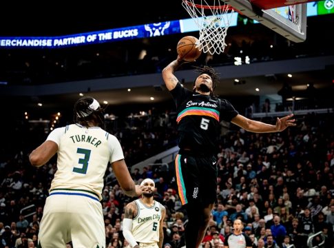 Μπακς – Σπερς 95-127: Διέλυσαν τα «ελάφια» τα «σπιρούνια»