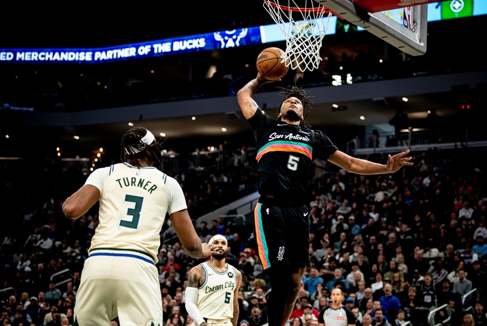 Μπακς – Σπερς 95-127: Διέλυσαν τα «ελάφια» τα «σπιρούνια»