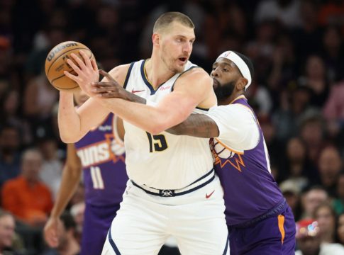 «Τριπλός» Γιόκιτς οδήγησε τους Νάγκετς στη νίκη επί των Σανς – Τα αποτελέσματα του NBA (vids)