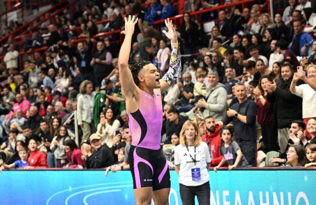 Πρώτος ξανά ο Καραλής, έχασε για λίγο το εκκωφαντικό 6,20!