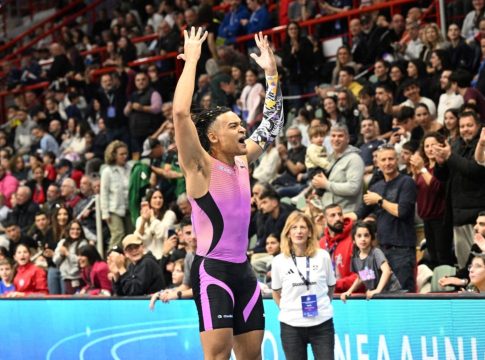 Πρώτος ξανά ο Καραλής, έχασε για λίγο το εκκωφαντικό 6,20!