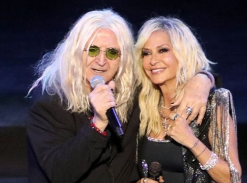 Χαμός με το νέο τραγούδι του Καρβέλα για τις γυναίκες – «Τη λένε πουτ@να, καργιόλ@»