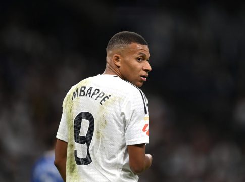 Τεράστια γκάφα από τoυς γιατρούς της Ρεάλ: Εξέτασαν τον Εμπαπέ σε λάθος γόνατο κι επιδεινώθηκε ο τραυματισμός του