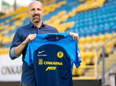 «Παραμένει ο Μαέφσκι στον πάγκο της Τσέλιε για τα ματς με την ΑΕΚ»