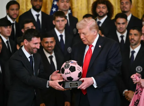 Σάλος με τον Μέσι: Χειροκρότησε τον Τραμπ μετά την ομιλία του για τους βομβαρδισμούς στο Ιράν! (vid)