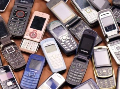 Τα παλιά κινητά αξίζουν μία περιουσία το 2026: Αυτή είναι η νέα τάση