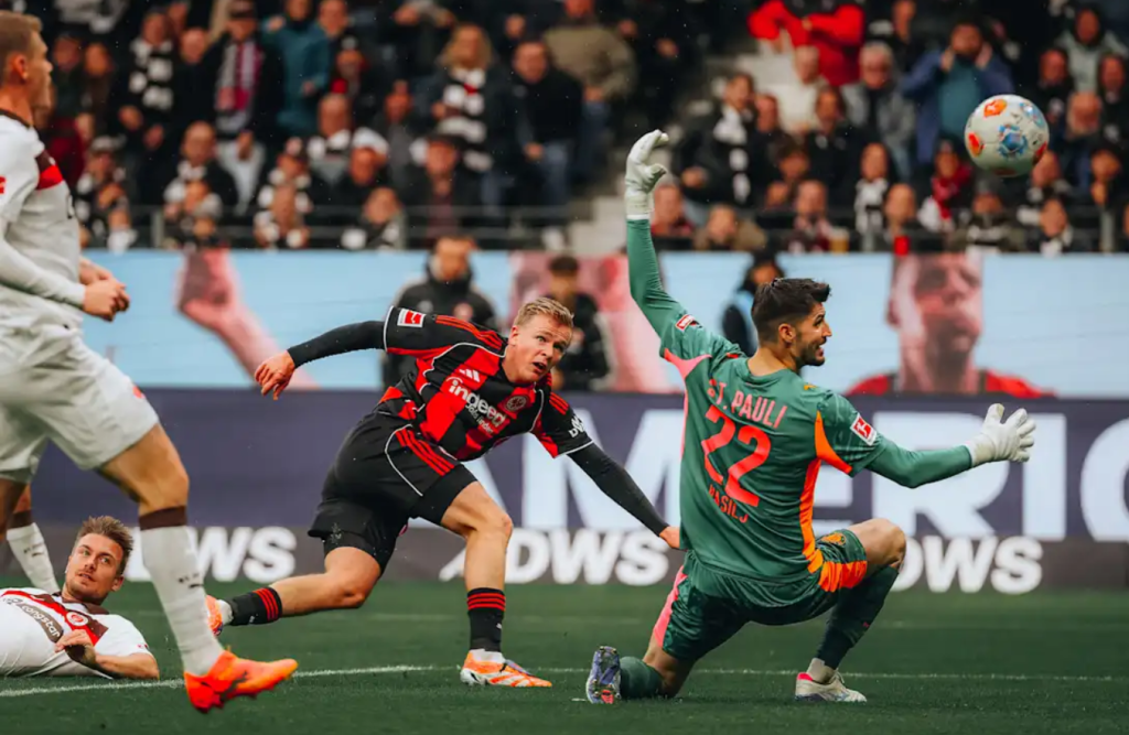 LIVE: Ζανκτ Πάουλι – Άιντραχτ Φρανκφούρτης