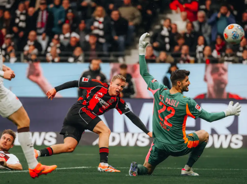 LIVE: Ζανκτ Πάουλι – Άιντραχτ Φρανκφούρτης