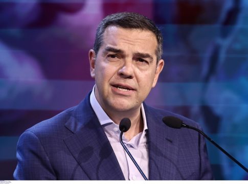 Έριξε το σύνθημα ο Τσίπρας: Στο +3 το κόμμα – Mε νέα χρώματα το Ινστιτούτο