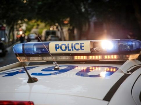 Ζάκυνθος: 62χρονος πυροβόλησε και τραυμάτισε τη γειτόνισσά του – Οι συνεχείς καυγάδες με την 60χρονη Γερμανίδα