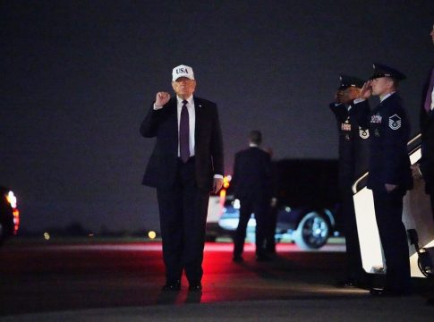 Ο Τραμπ δήλωσε μετά την επίσημη ανακοίνωση του θανάτου του Χαμενεΐ «πως υπάρχουν καλοί υποψήφιοι»